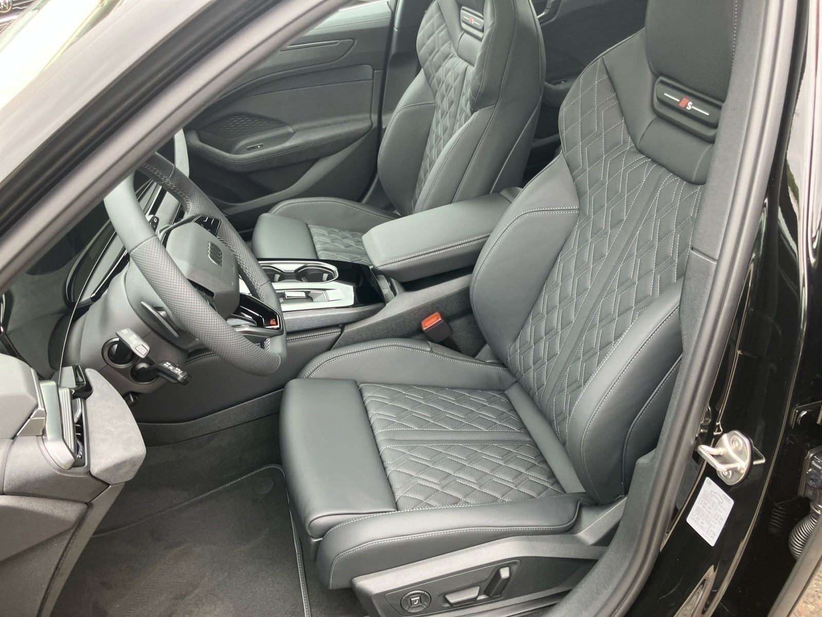 Audi - A6 Avant TDI quattro S troni c