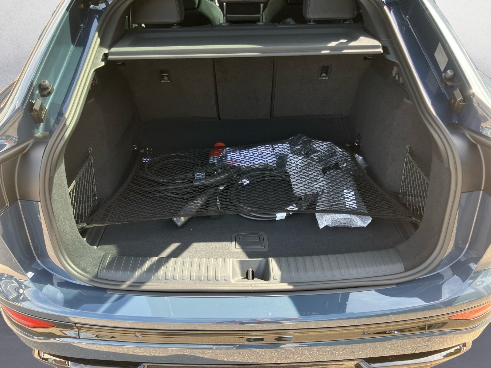 Audi - SQ6 Sportback e-tron