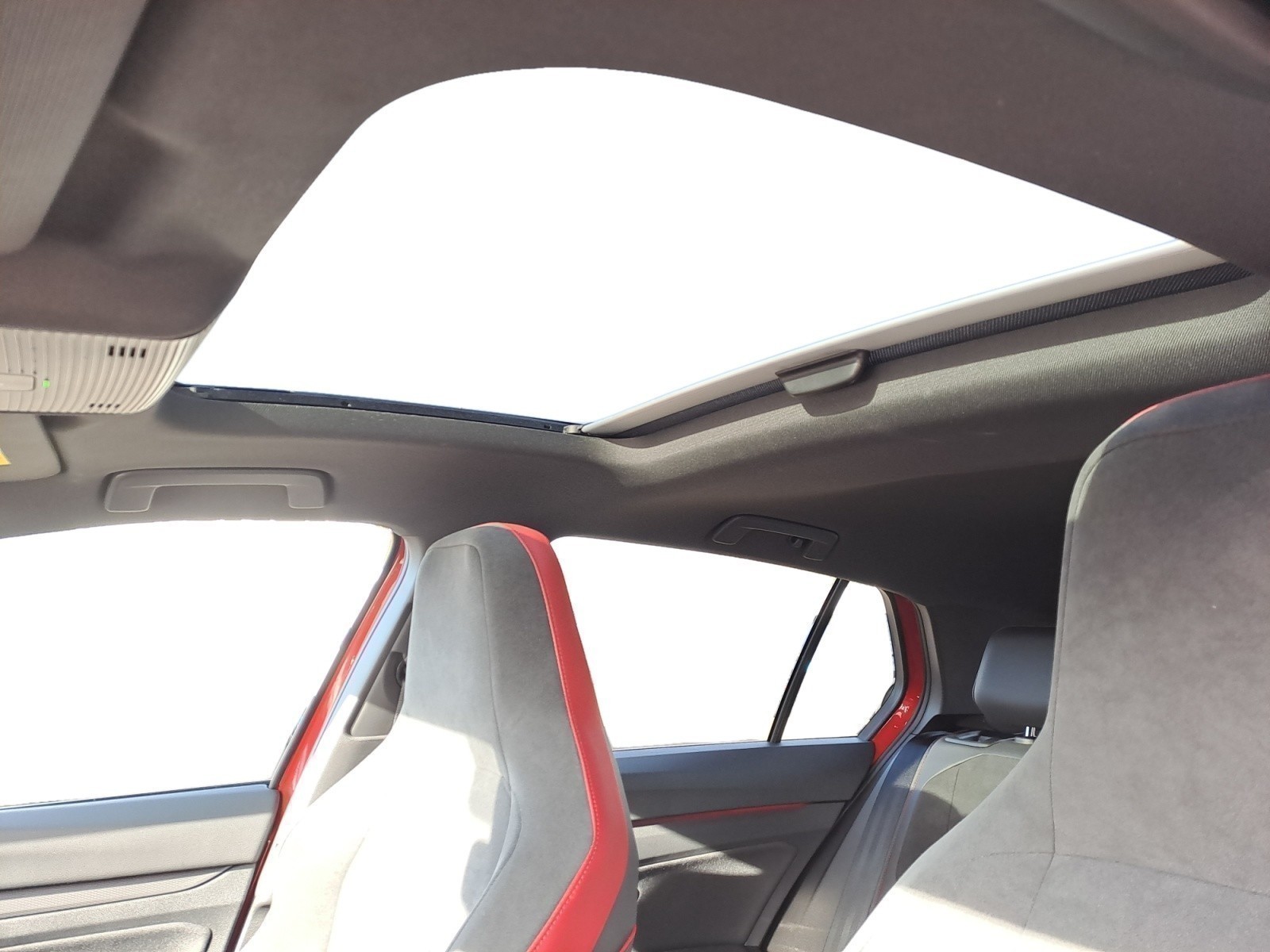 Volkswagen - Golf GTI