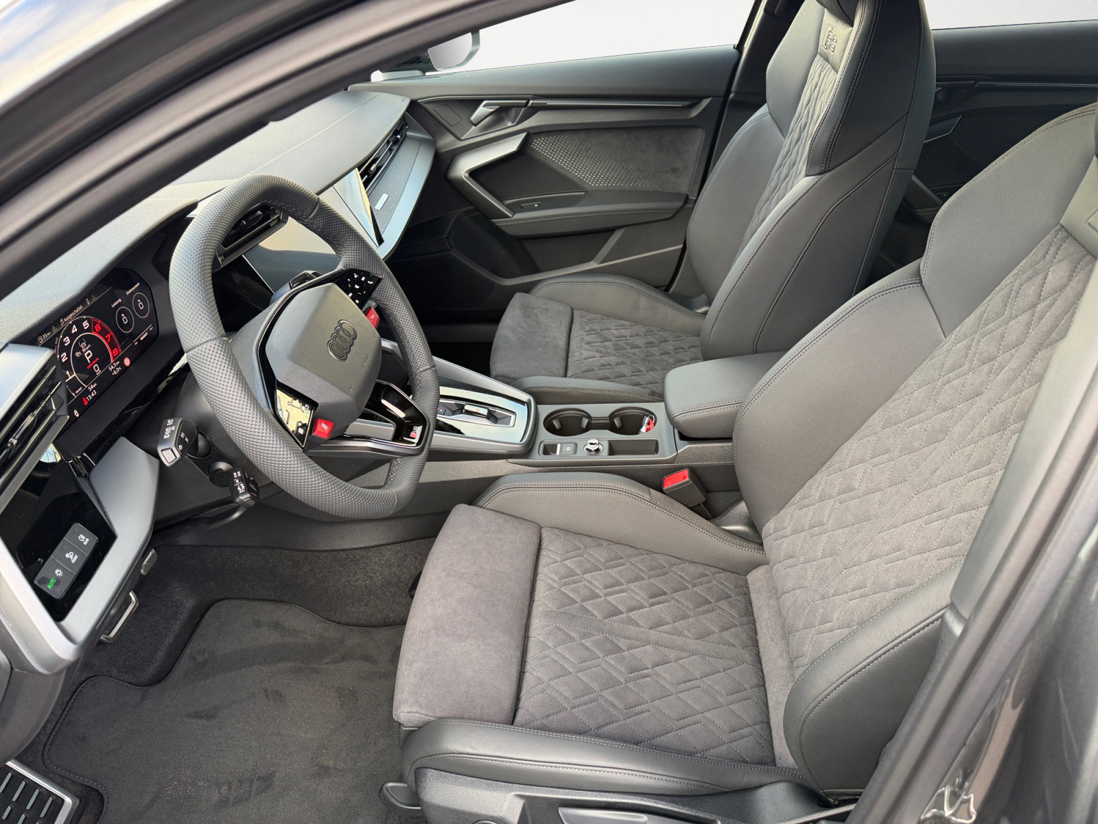 Audi - RS 3 Limousine  S tronic