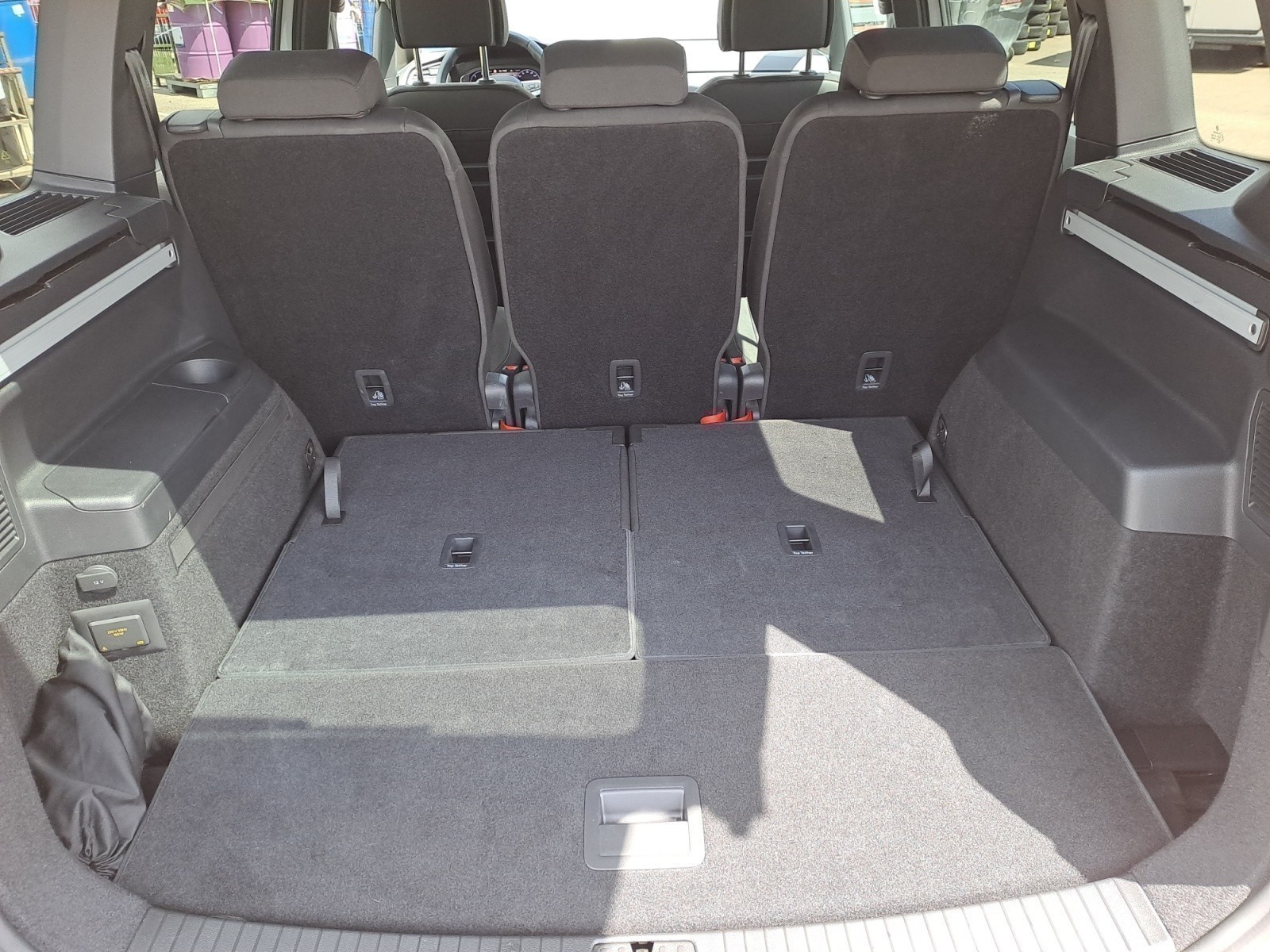 Volkswagen - Touran 2.0 TDI DSG HIGHLINE R-LINE