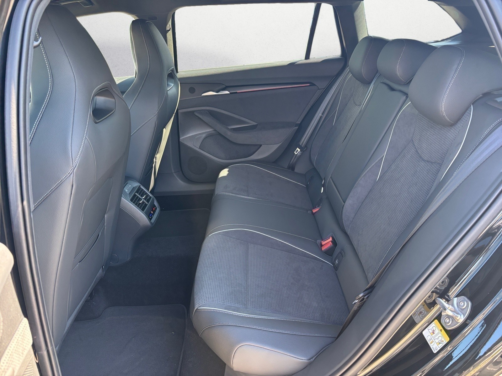 Skoda - Superb Combi Sportline 2,0 TSI 7-Gang-DSG 4x4