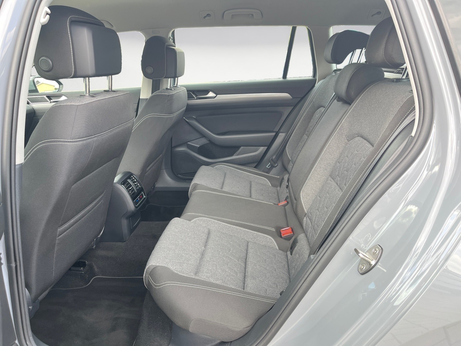 Volkswagen - Passat Variant 2.0 TDI SCR DSG Business