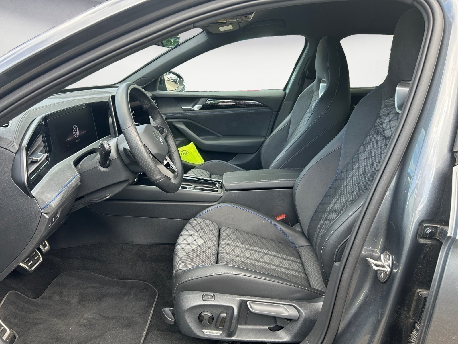 Volkswagen - Passat Variant 1.5 e-Hybrid OPF DSG R-Line