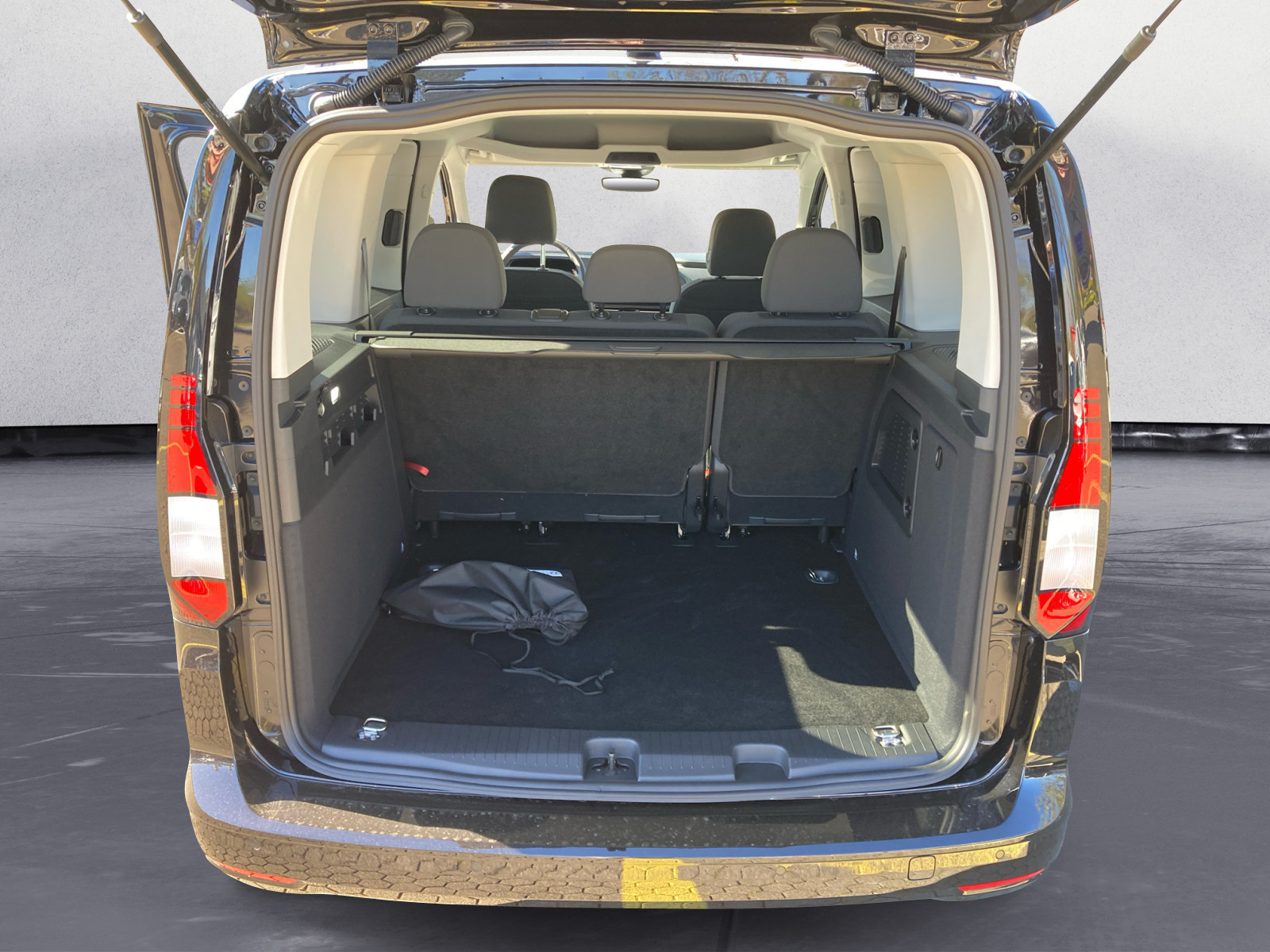 Volkswagen - Caddy Life 5-Sitzer 1,5 l eHybrid OPF EU6 Frontantrieb 6-Gang-DSG Radst. 2 755 mm