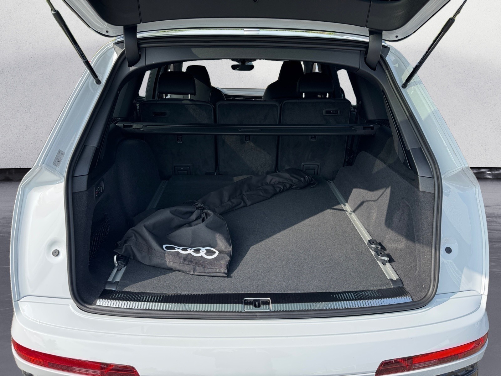 Audi - Q7 SUV S line 60 TFSI e quattro 360 (490) kW(PS) tiptronic