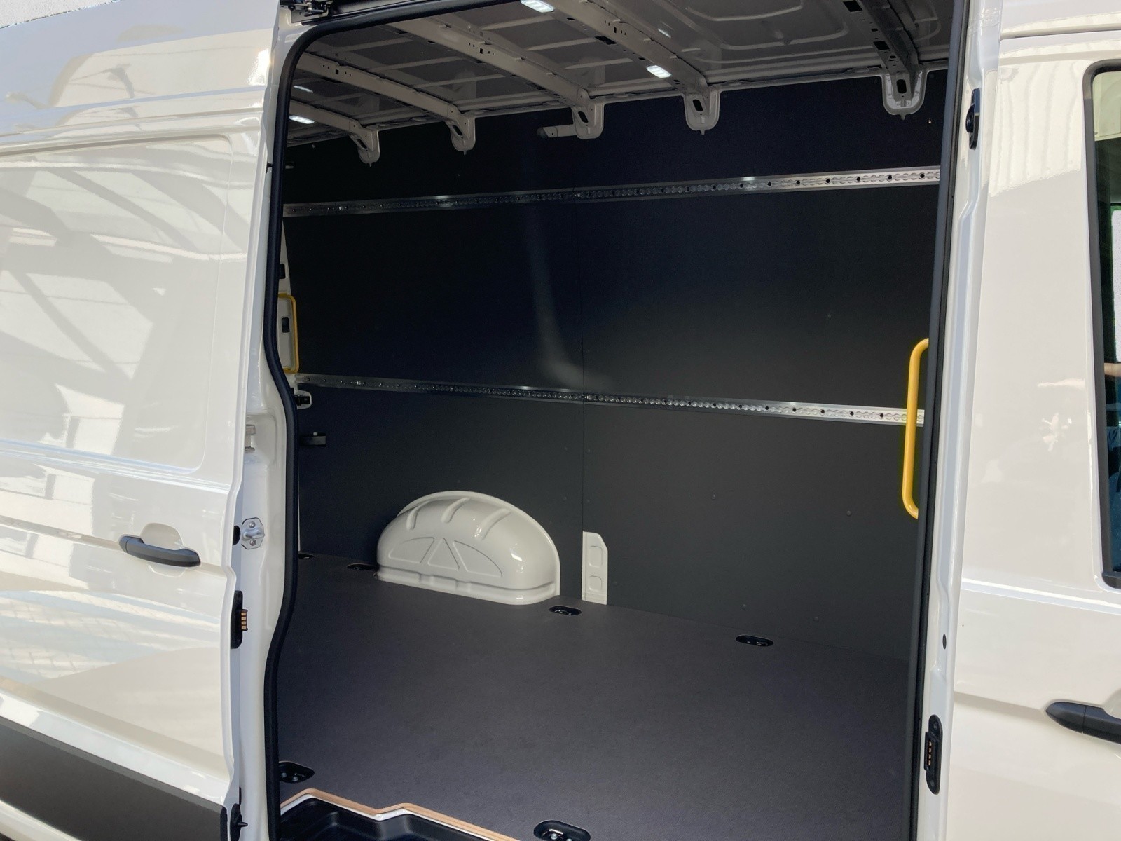 Volkswagen - Crafter 35 Kasten 2,0 l  Frontantrieb 6-Gang Radst. 3640 mm