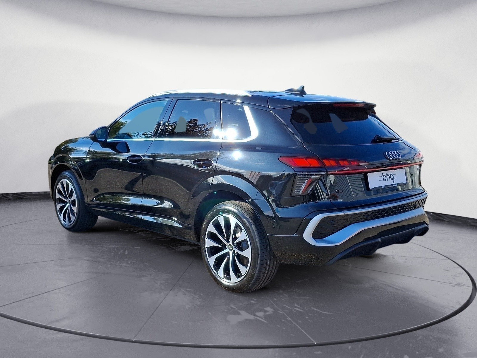 Audi - Q3 SUV TFSI S tronic