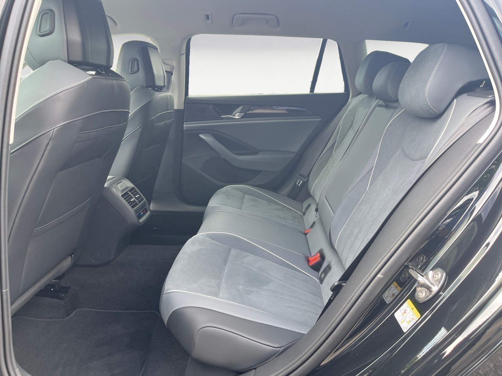 Volkswagen - Passat Variant 2.0 TDI SCR DSG Business