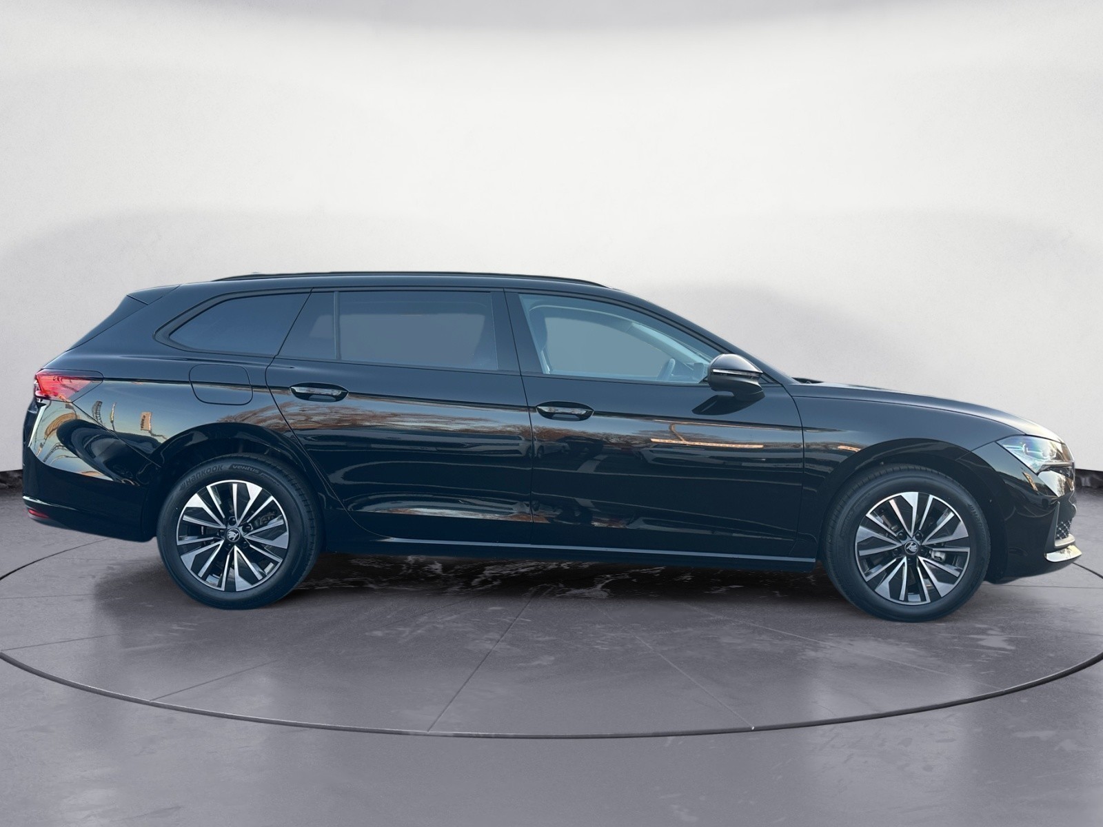 Skoda - Superb Combi Selection 2,0 TDI DSG AHK Matrix