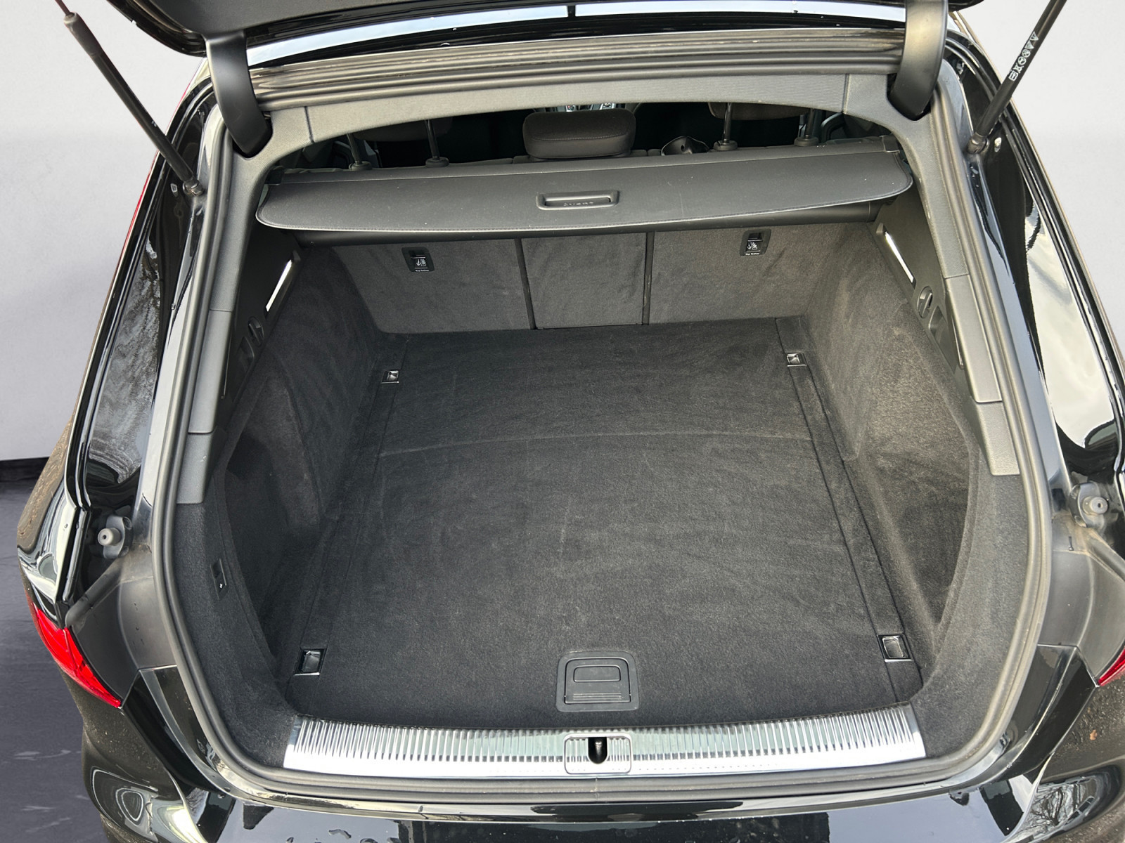 Audi - A4 Avant S line 45 TFSI quattro