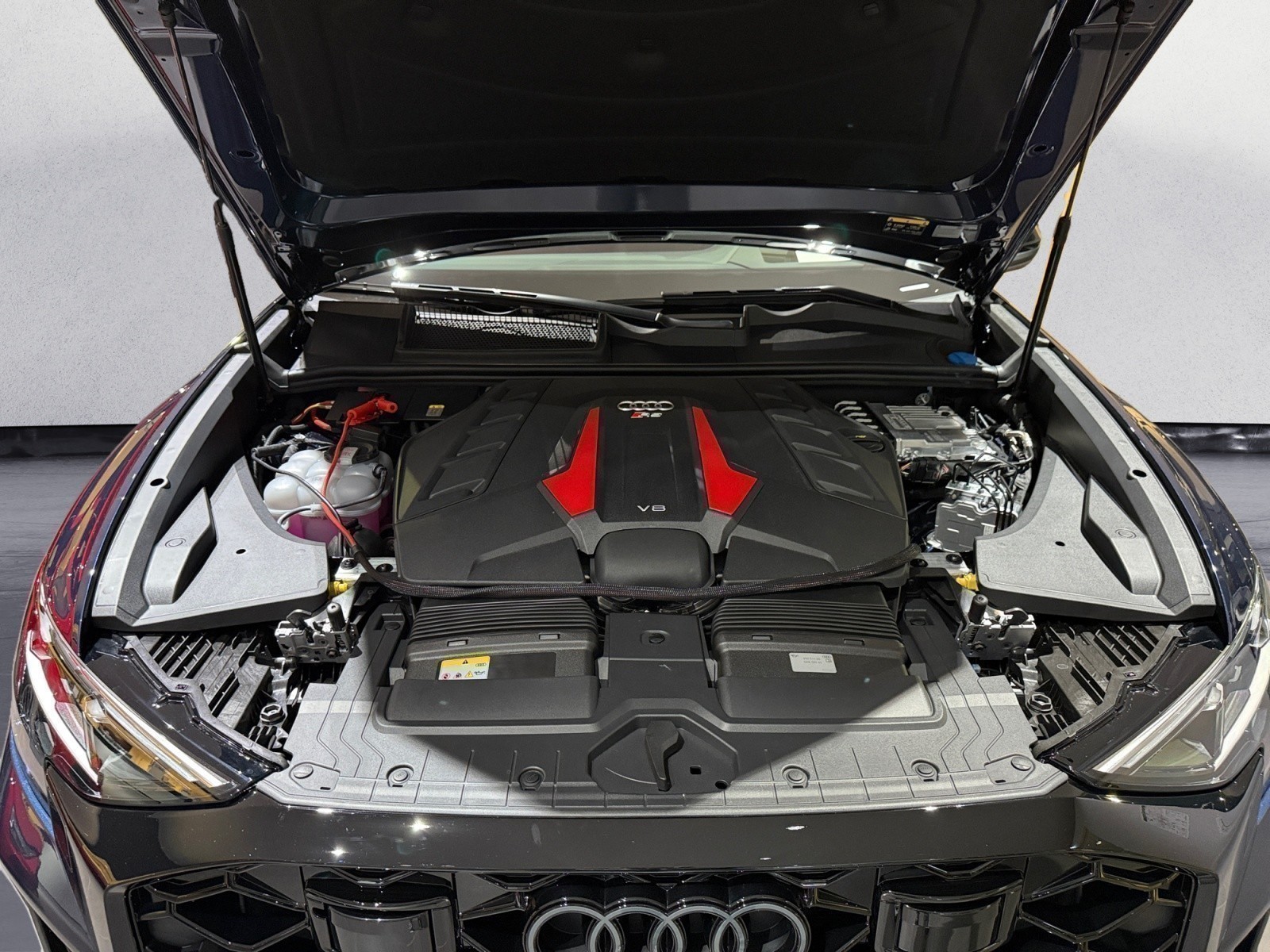 Audi - RS Q8 SUV performance tiptro nic