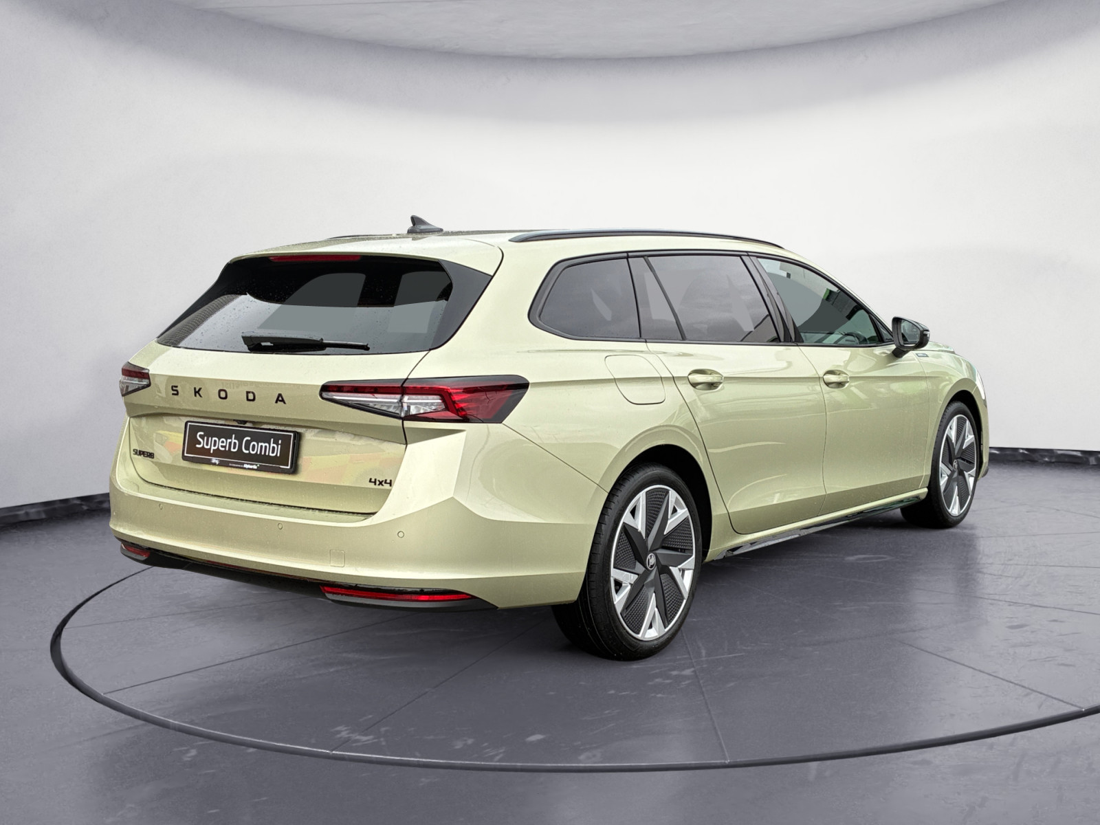 Skoda - Superb Combi Sportline 2,0 TDI 7-Gang-DSG 4x4