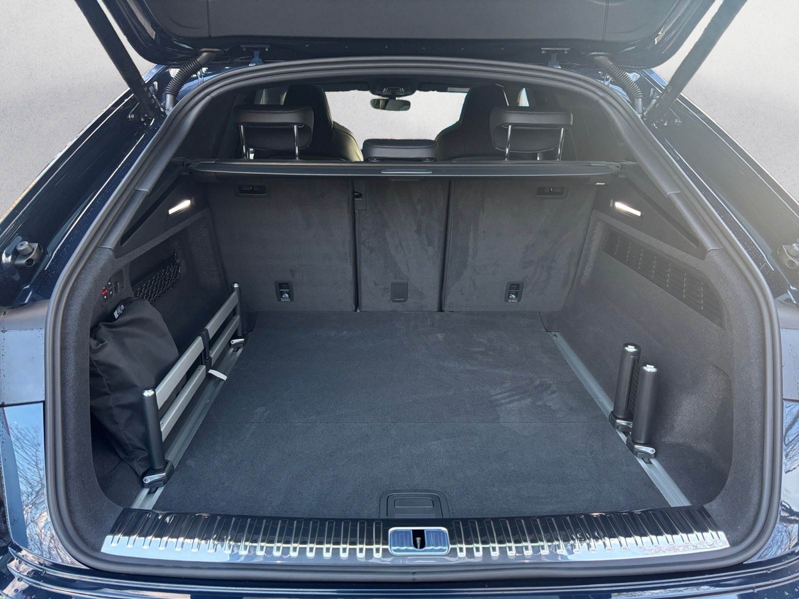 Audi - RS Q8 SUV performance tiptro nic