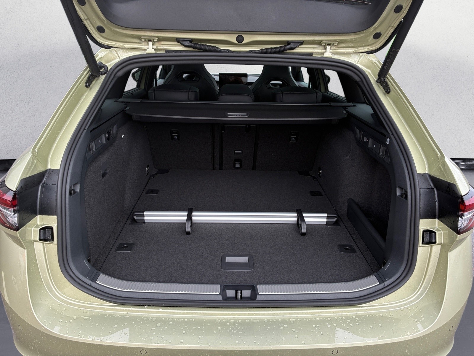 Skoda - Superb Combi Sportline 2,0 TDI 7-Gang-DSG 4x4