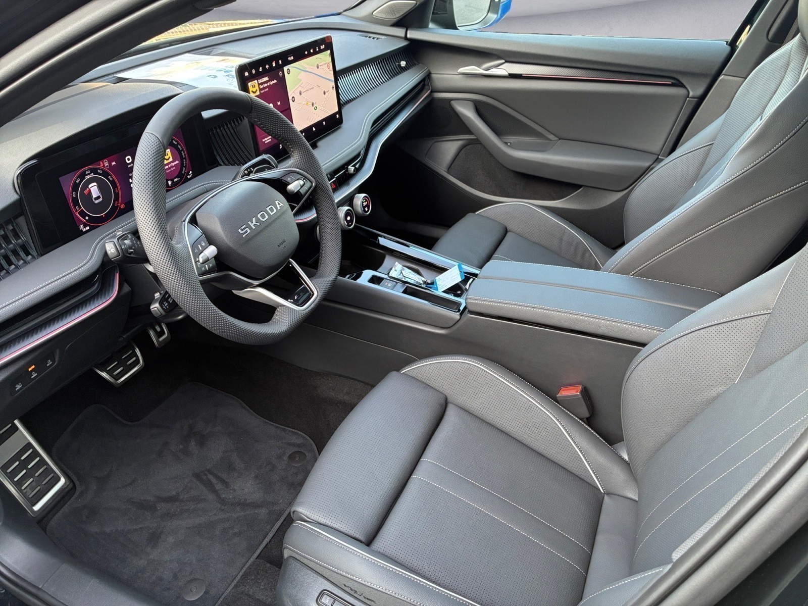 Skoda - Superb Combi Sportline 2,0TSI 4x4 Standh. Pano