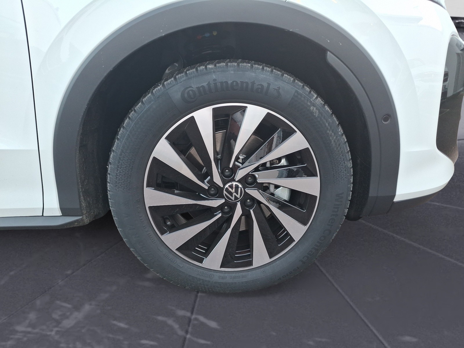 Volkswagen - T-Roc R-Line 1.5 l eTSI OPF  7-Gang-Doppelkupplungsgetriebe DSG