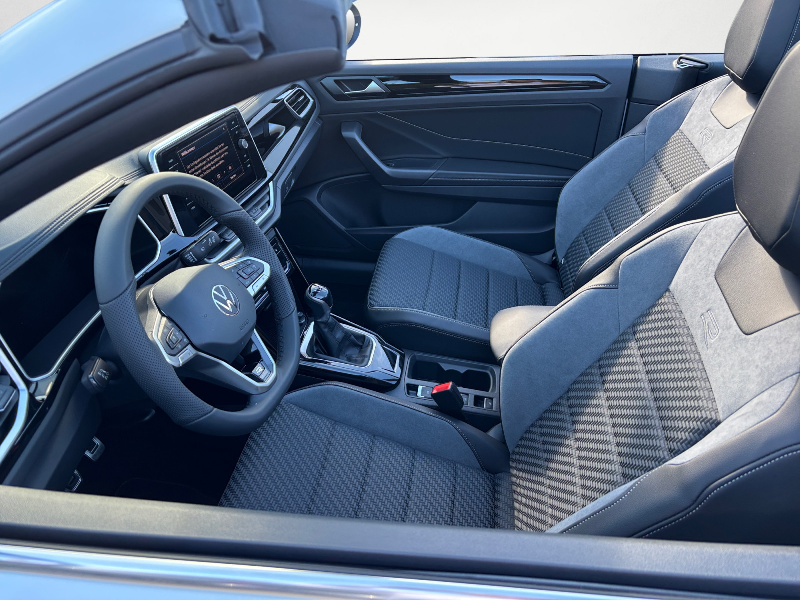 Volkswagen - T-Roc Cabriolet R-Line 1.5 l TSI OPF 6-Gang