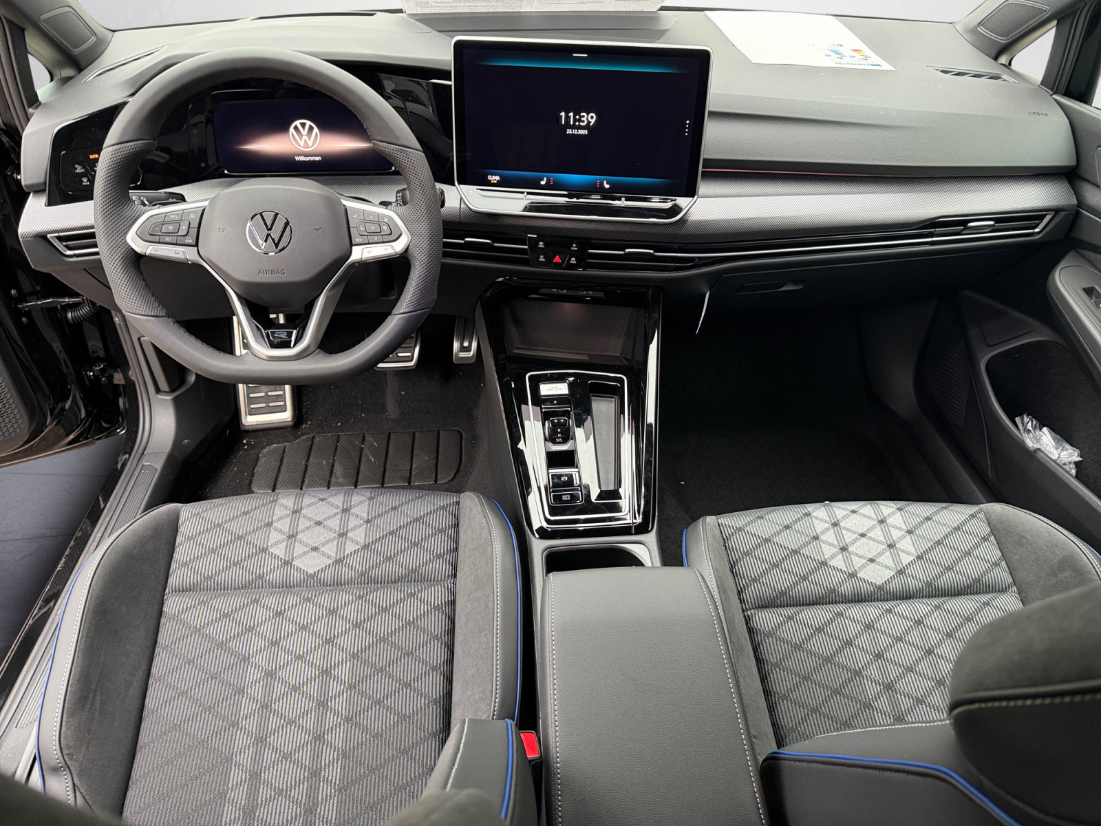 Volkswagen - Golf R-Line 1,5 l eTSI OPF (150 P S) 7-Gang-Doppelkupplungsgetriebe DSG