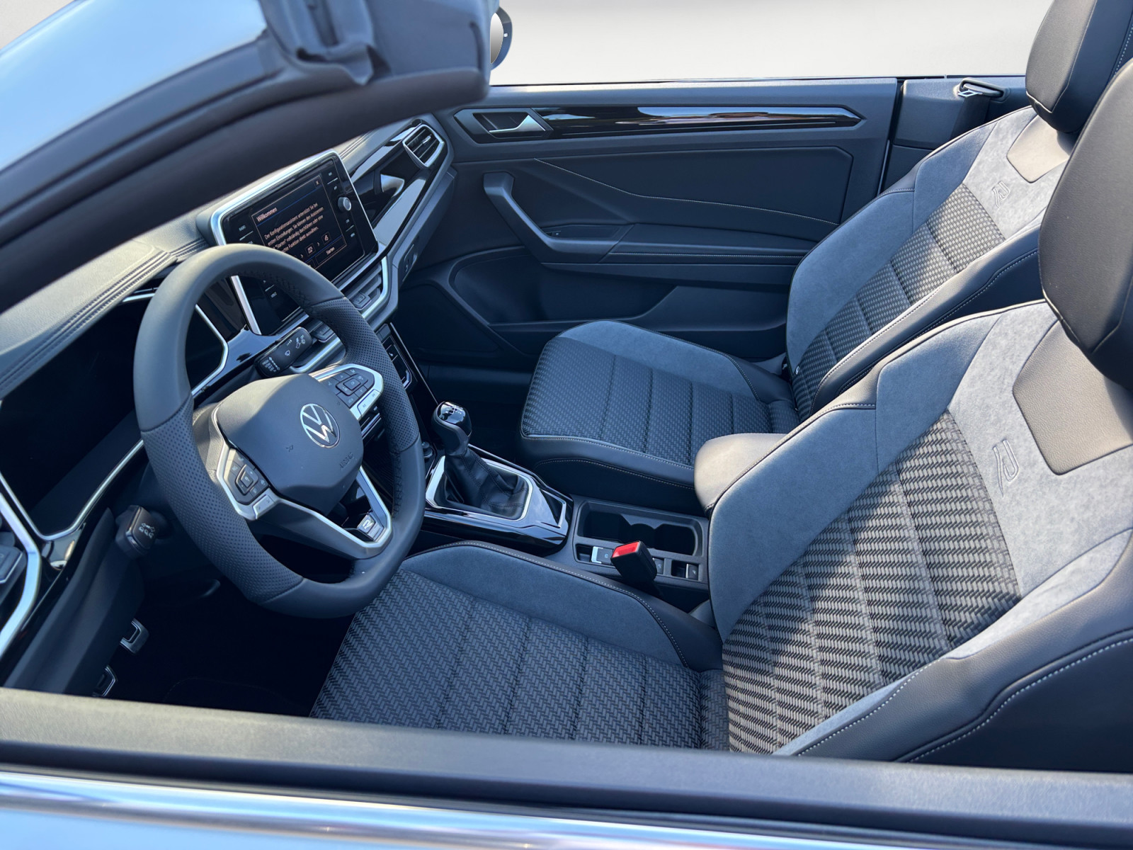 Volkswagen - T-Roc Cabriolet R-Line 1.5 l TSI OPF  6-Gang