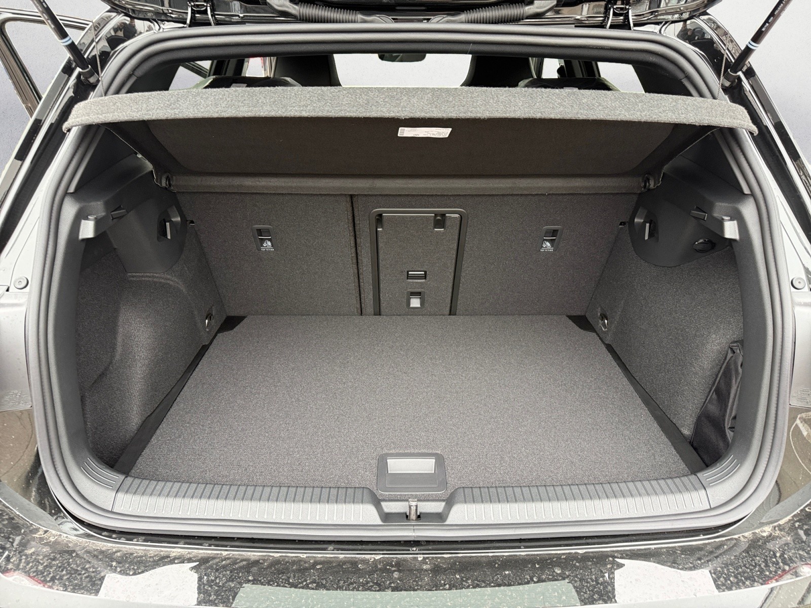 Volkswagen - Golf R-Line 1,5 l eTSI OPF (150 P S) 7-Gang-Doppelkupplungsgetriebe DSG