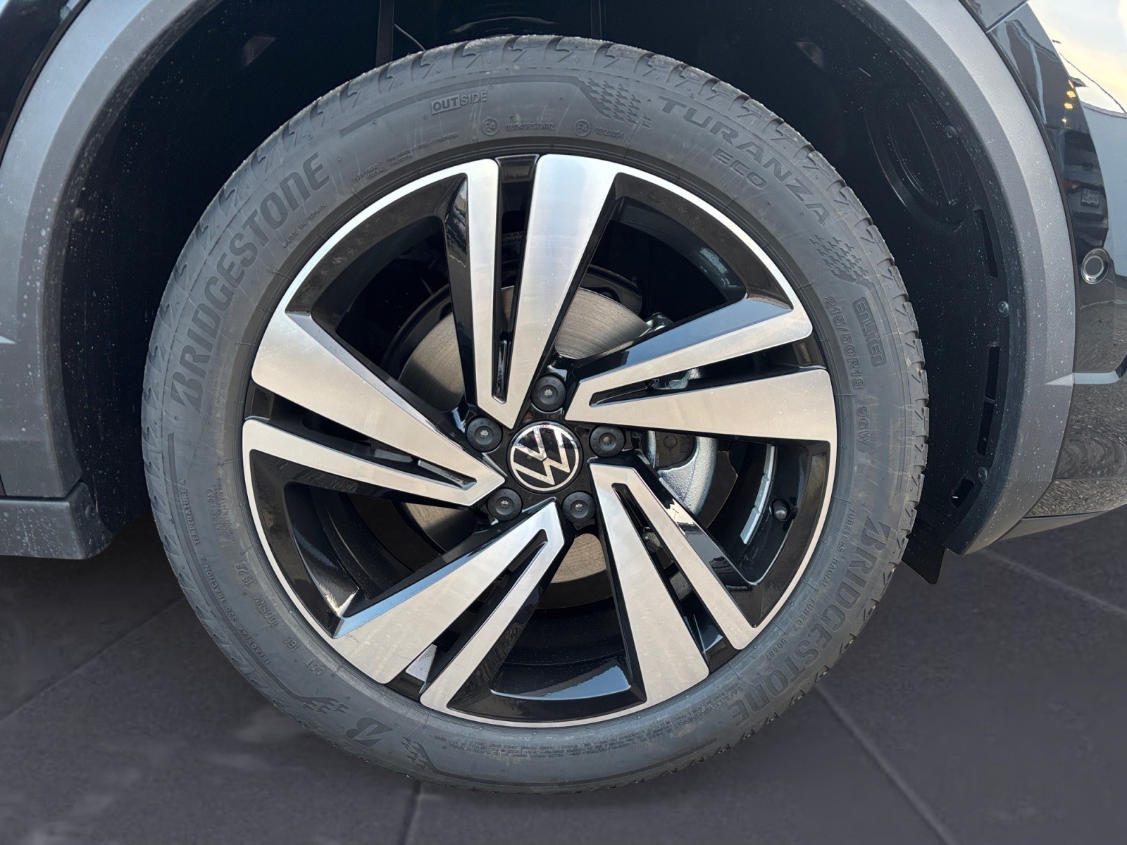 Volkswagen - T-Roc Cabriolet R-Line 1.5 l TSI OPF 7-Gang-Doppelkupplungsgetri ebe DSG