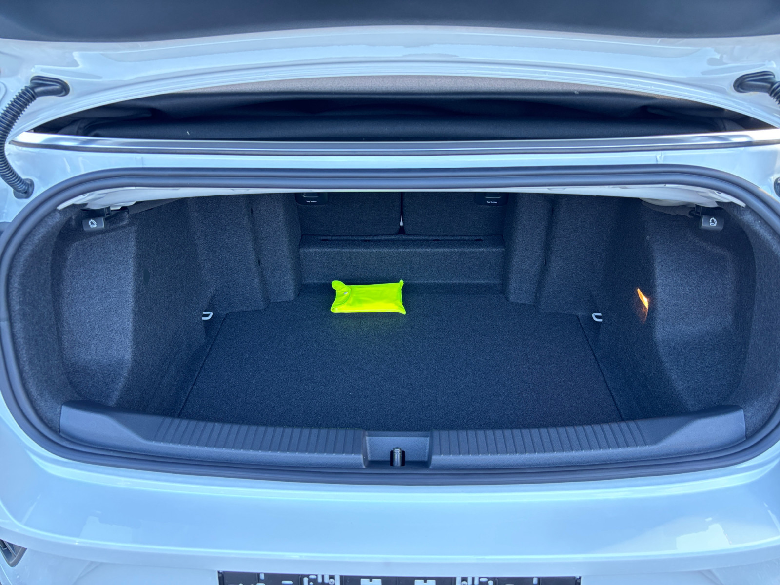 Volkswagen - T-Roc Cabriolet R-Line 1.5 l TSI OPF 6-Gang