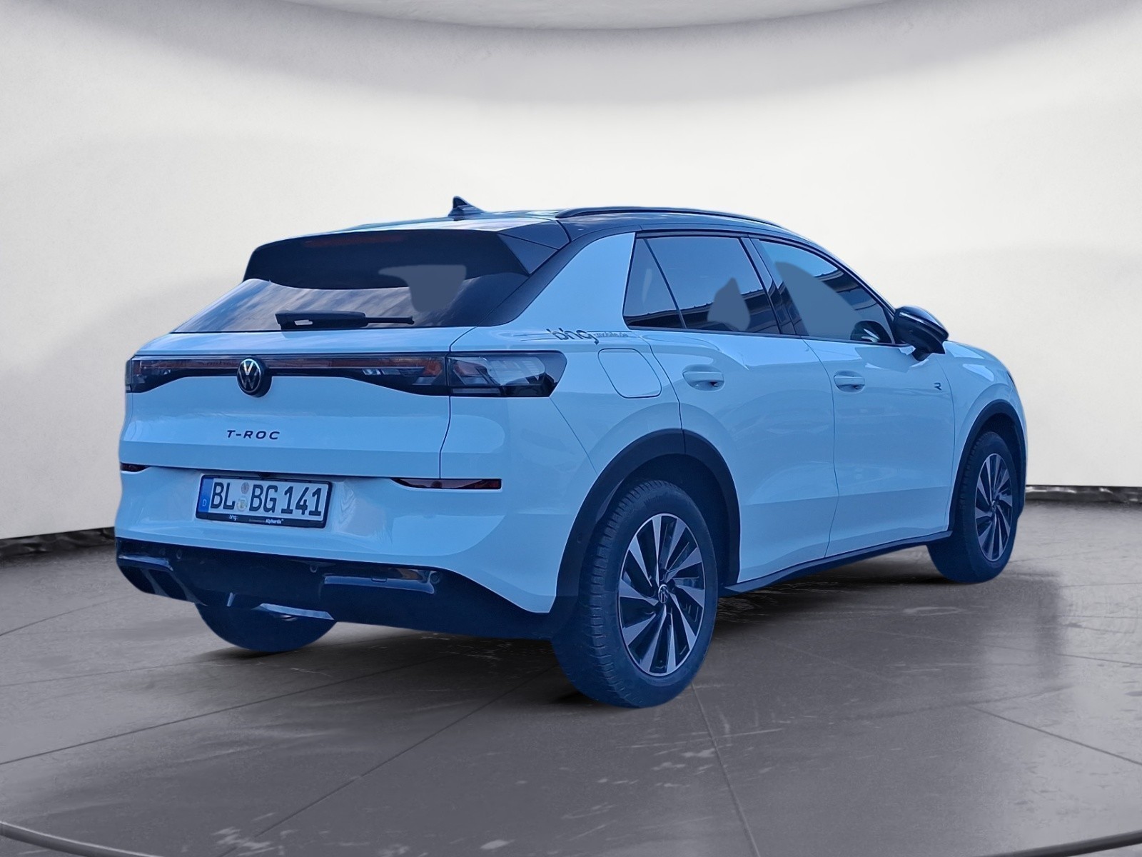 Volkswagen - T-Roc R-Line 1.5 l eTSI OPF  7-Gang-Doppelkupplungsgetriebe DSG