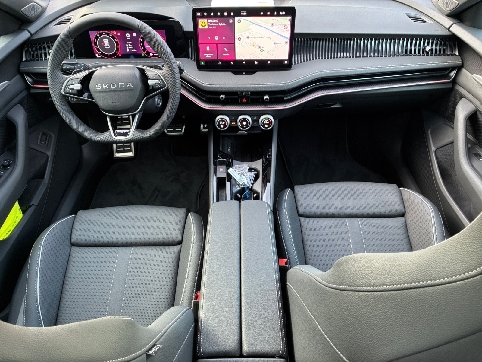 Skoda - Superb Combi Sportline 2,0TSI 4x4 Standh. Pano