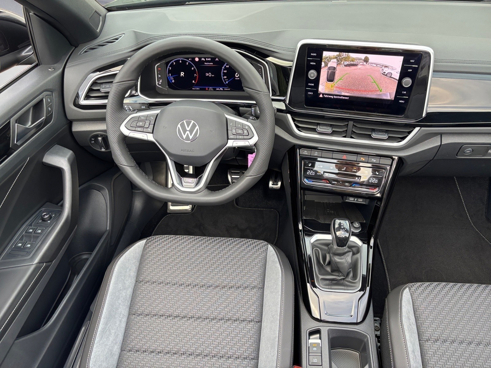 Volkswagen - T-Roc Cabriolet R-Line 1.5 l TSI OPF 7-Gang-Doppelkupplungsgetri ebe DSG