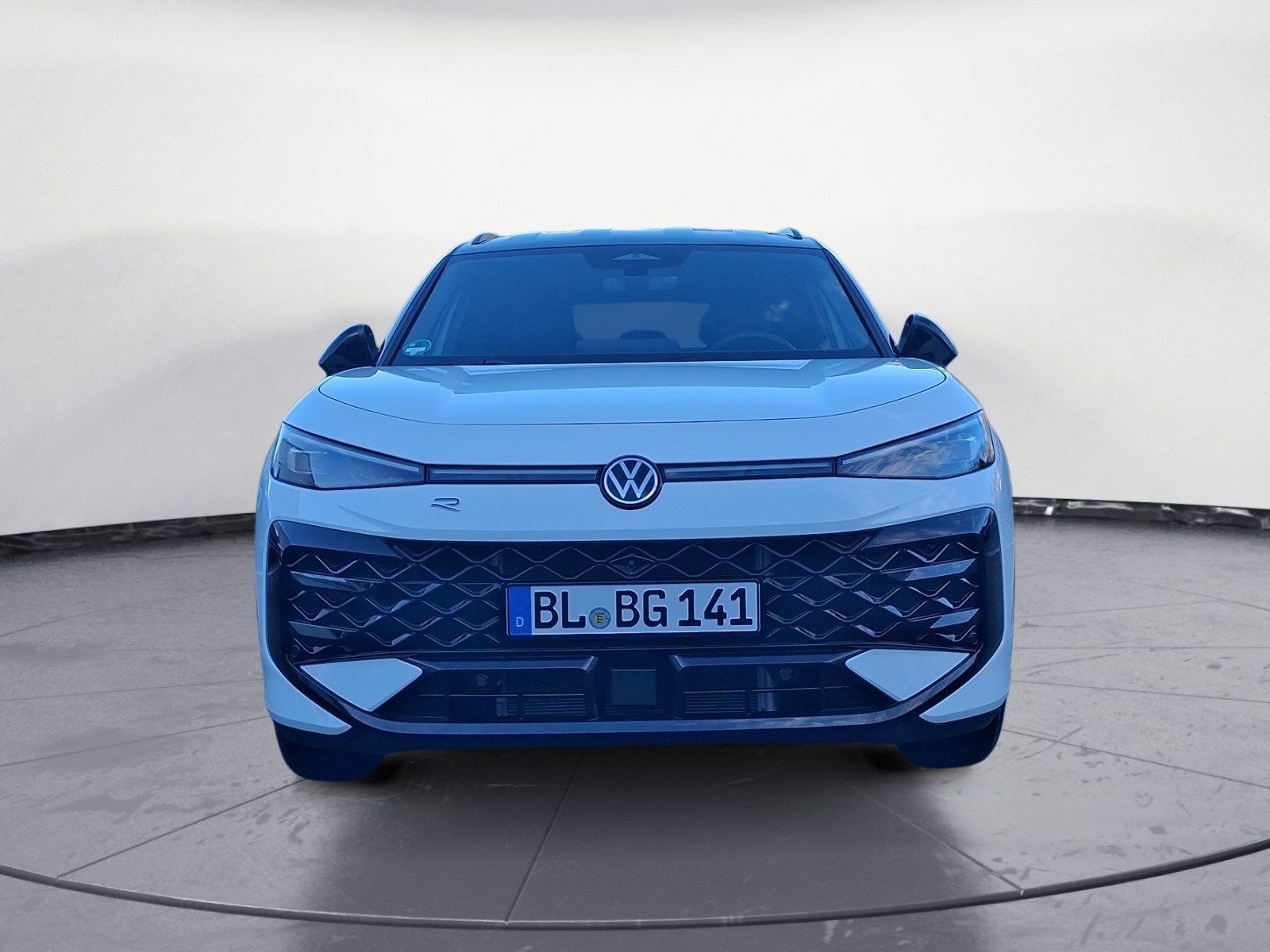 Volkswagen - T-Roc R-Line 1.5 l eTSI OPF  7-Gang-Doppelkupplungsgetriebe DSG