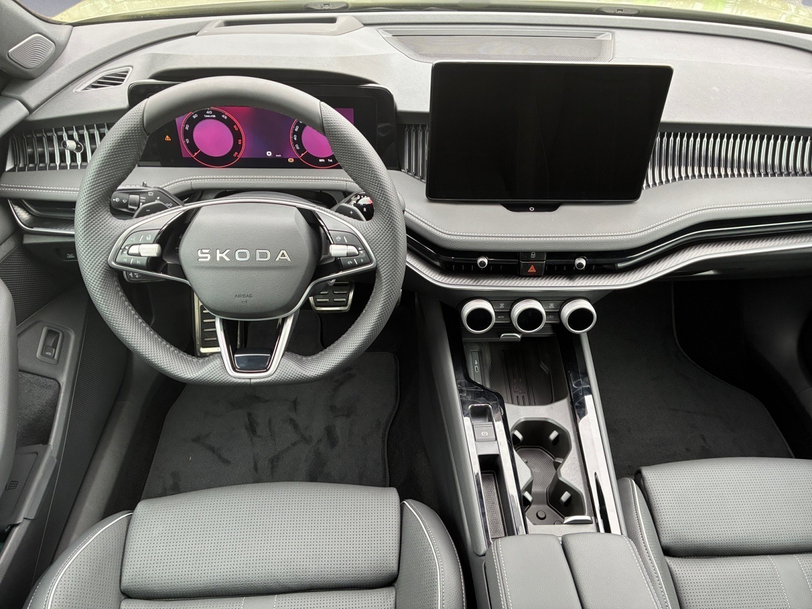 Skoda - Superb Combi Sportline 2,0 TDI 7-Gang-DSG 4x4