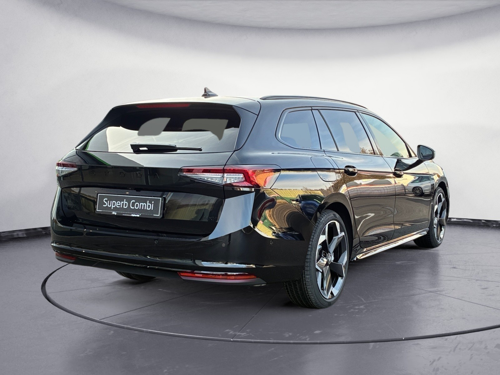 Skoda - Superb Combi Sportline 2,0TSI 4x4 Standh. Pano