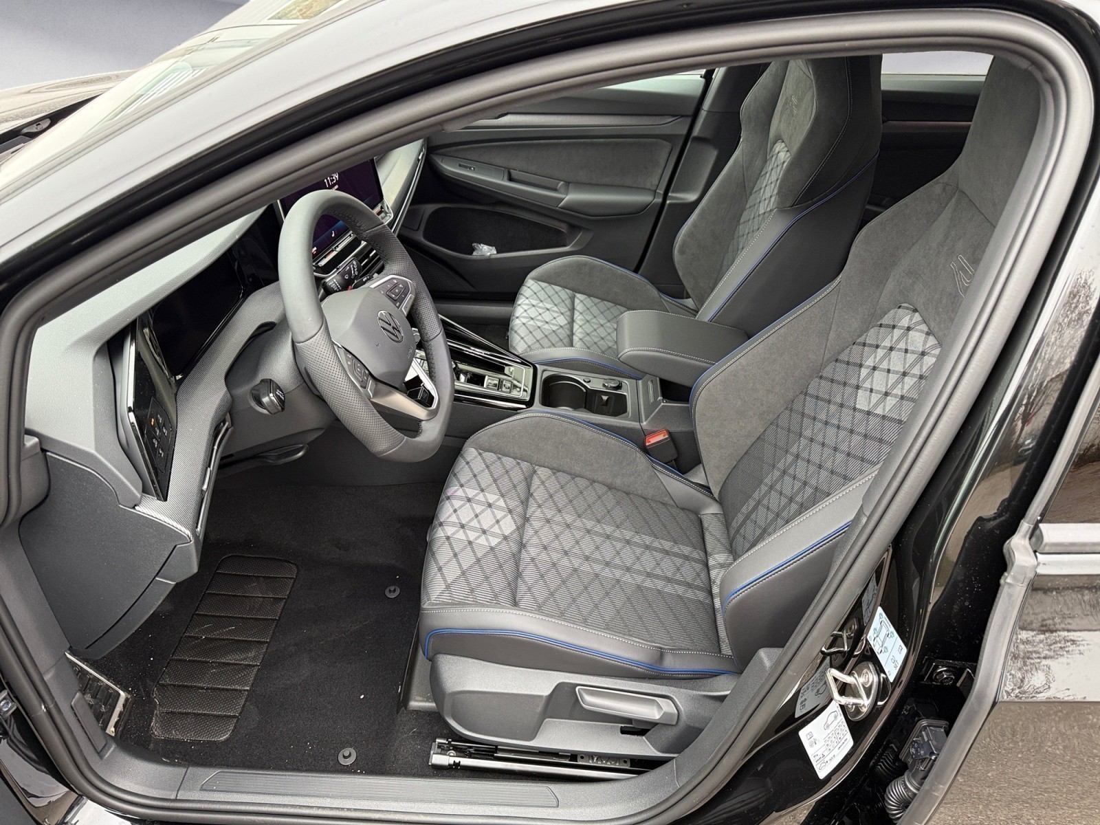 Volkswagen - Golf R-Line 1,5 l eTSI OPF (150 P S) 7-Gang-Doppelkupplungsgetriebe DSG