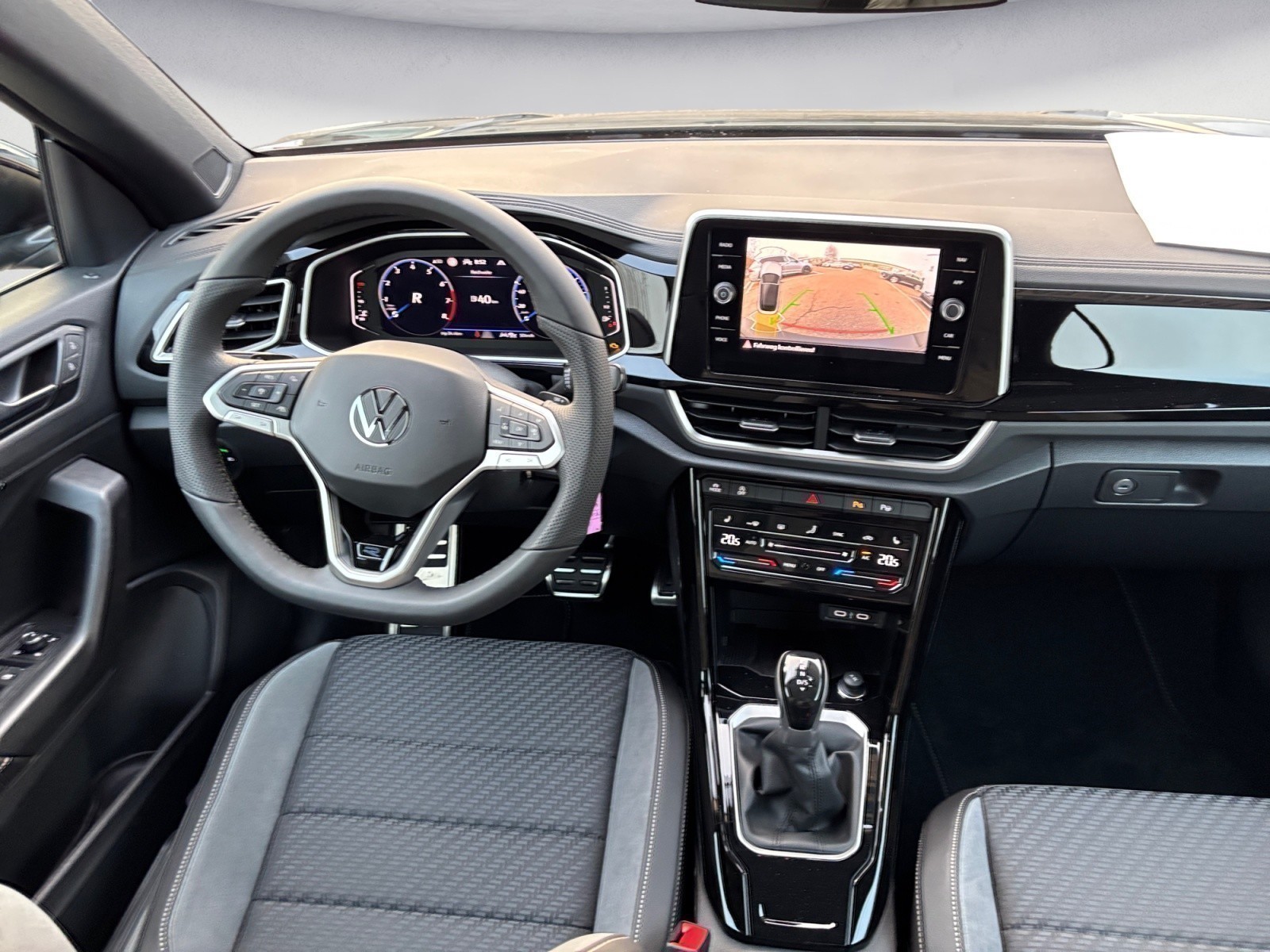 Volkswagen - T-Roc Cabriolet R-Line 1.5 l TSI OPF 7-Gang-Doppelkupplungsgetri ebe DSG