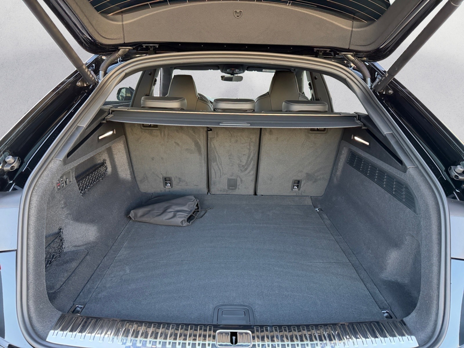 Audi - RS Q8 SUV tiptronic