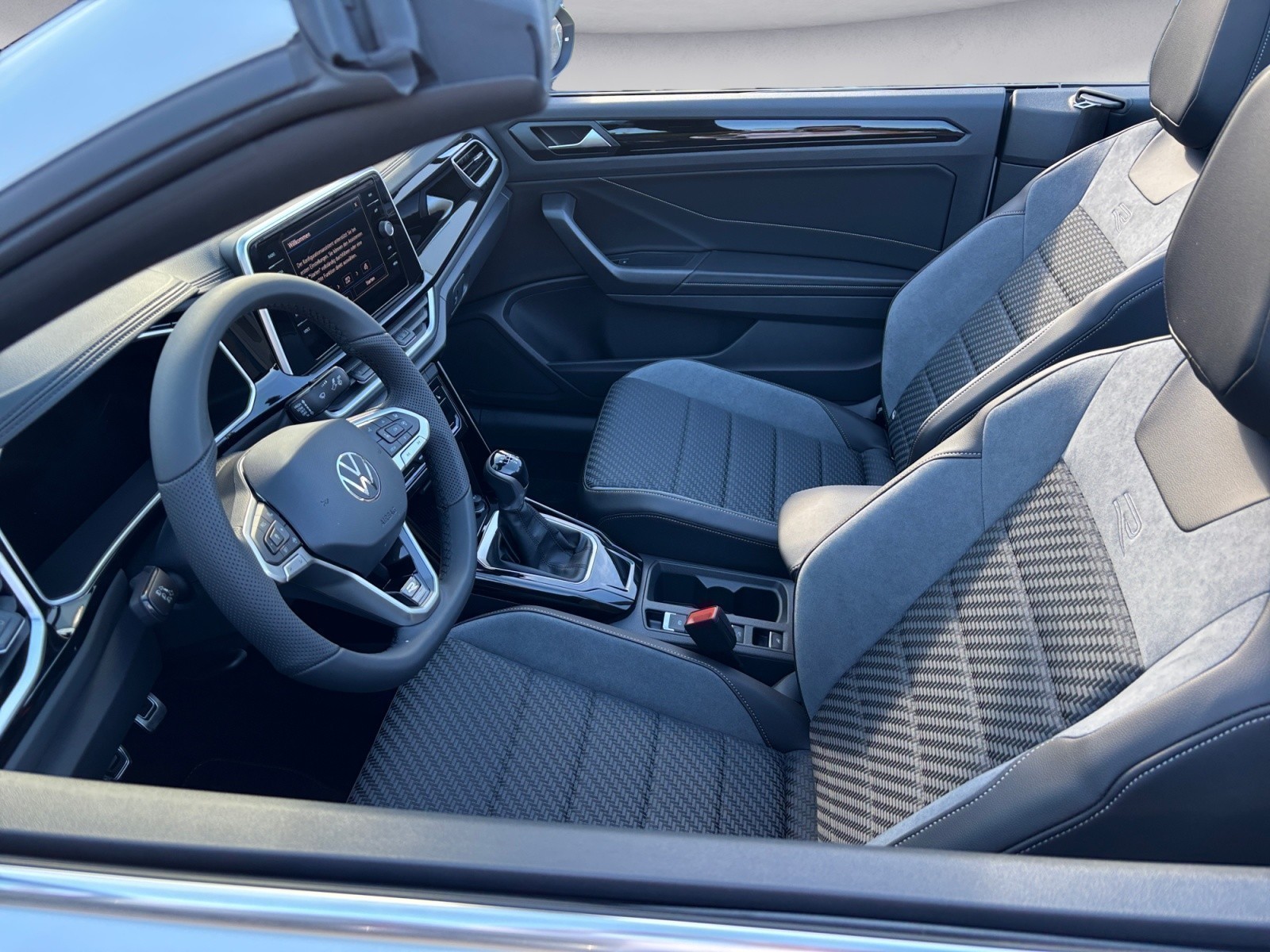 Volkswagen - T-Roc Cabriolet R-Line 1.5 l TSI OPF  6-Gang