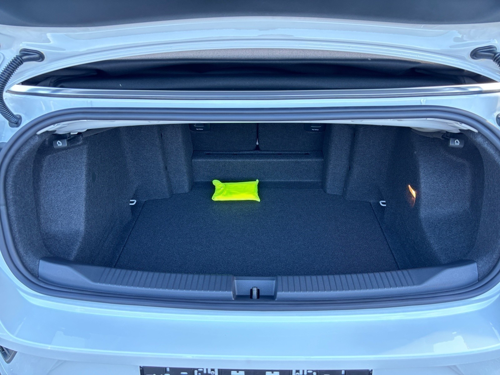 Volkswagen - T-Roc Cabriolet R-Line 1.5 l TSI OPF  6-Gang