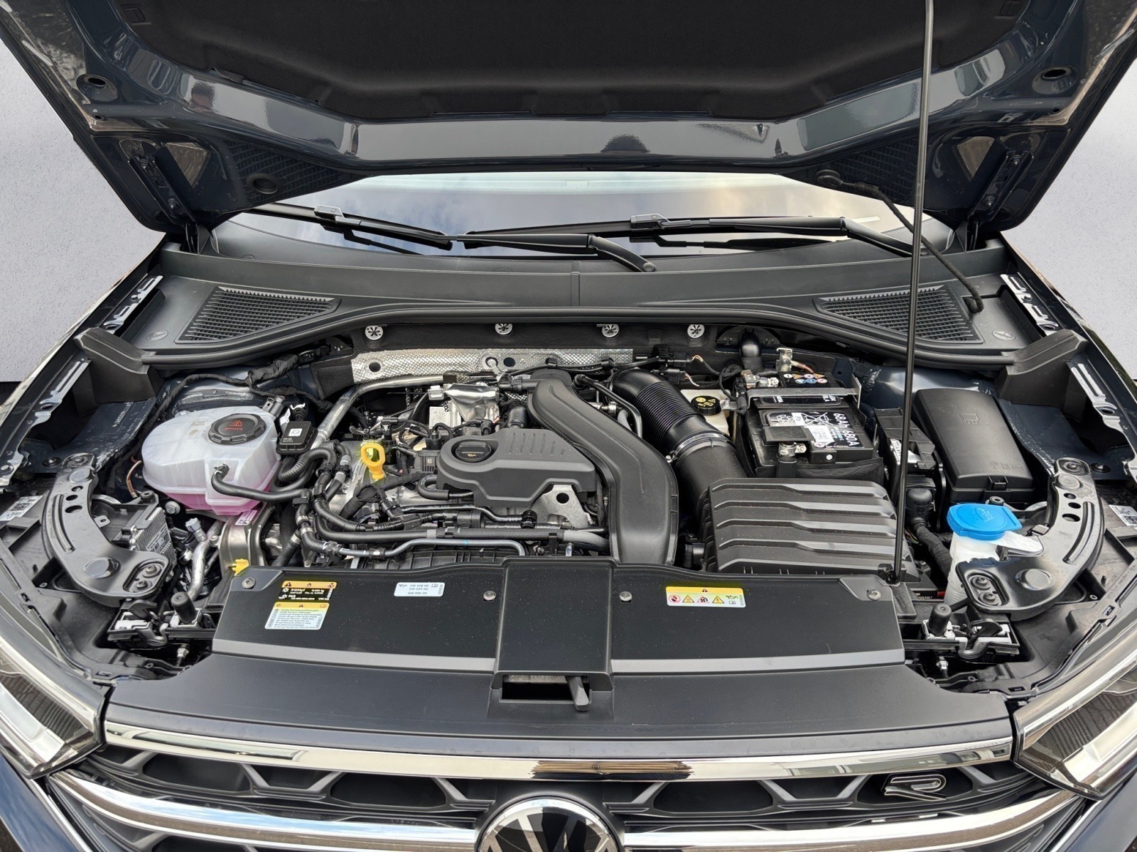 Volkswagen - T-Roc Cabriolet R-Line 1.5 l TSI OPF 7-Gang-Doppelkupplungsgetri ebe DSG