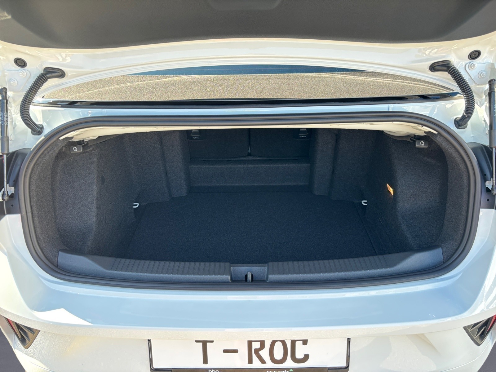 Volkswagen - T-Roc Cabriolet R-Line 1.5 l TSI OPF 7-Gang-Doppelkupplungsgetri ebe DSG