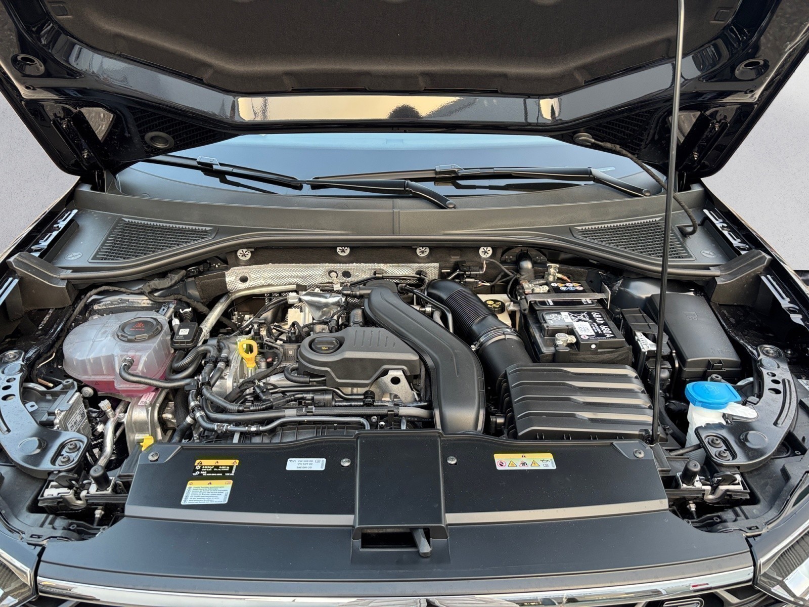 Volkswagen - T-Roc Cabriolet R-Line 1.5 l TSI OPF 7-Gang-Doppelkupplungsgetri ebe DSG