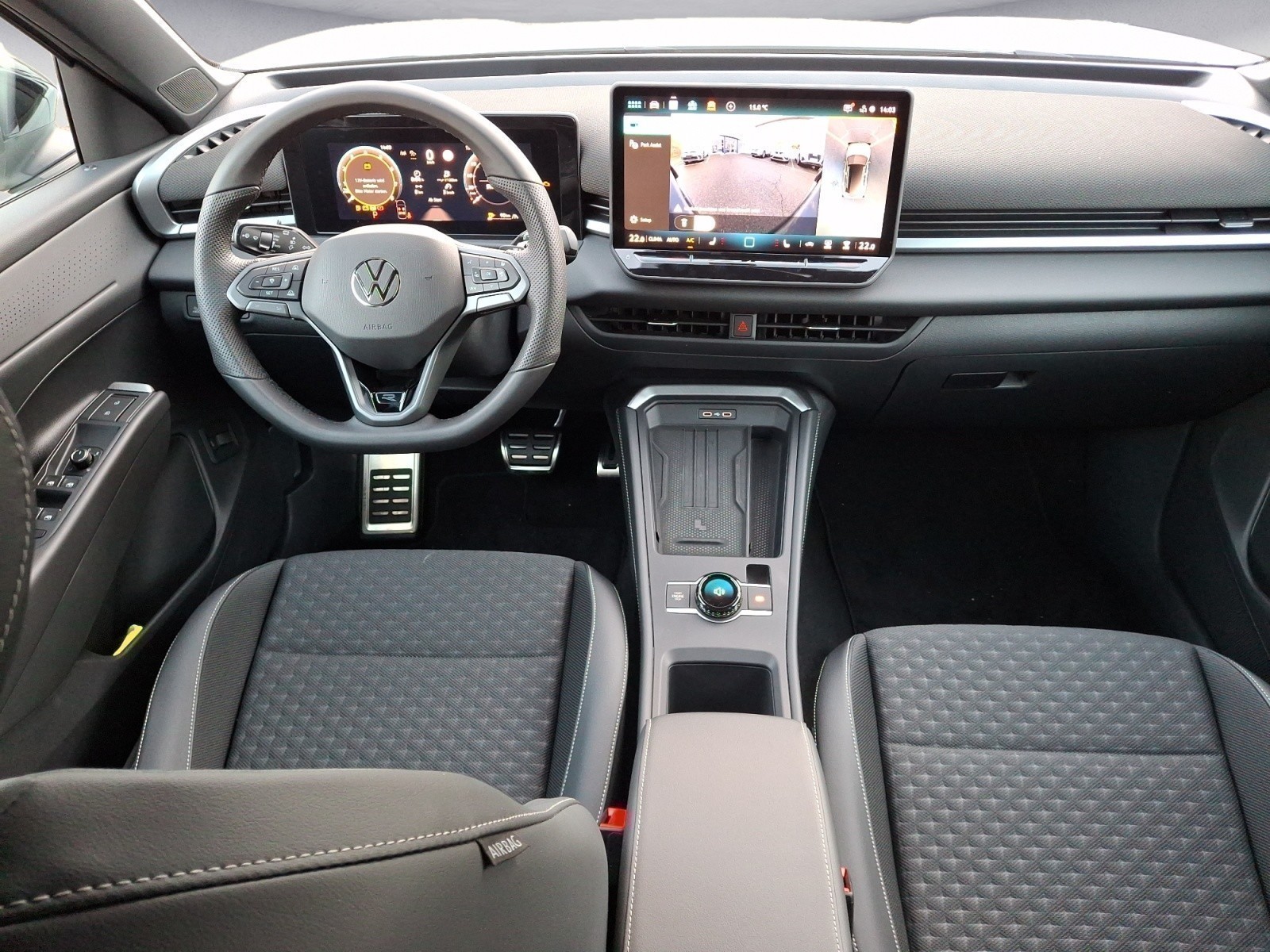 Volkswagen - T-Roc R-Line 1.5 l eTSI OPF  7-Gang-Doppelkupplungsgetriebe DSG