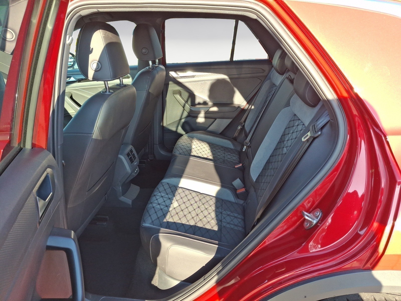 Volkswagen - T-Roc R-Line 1,5 TSI 6-Gang