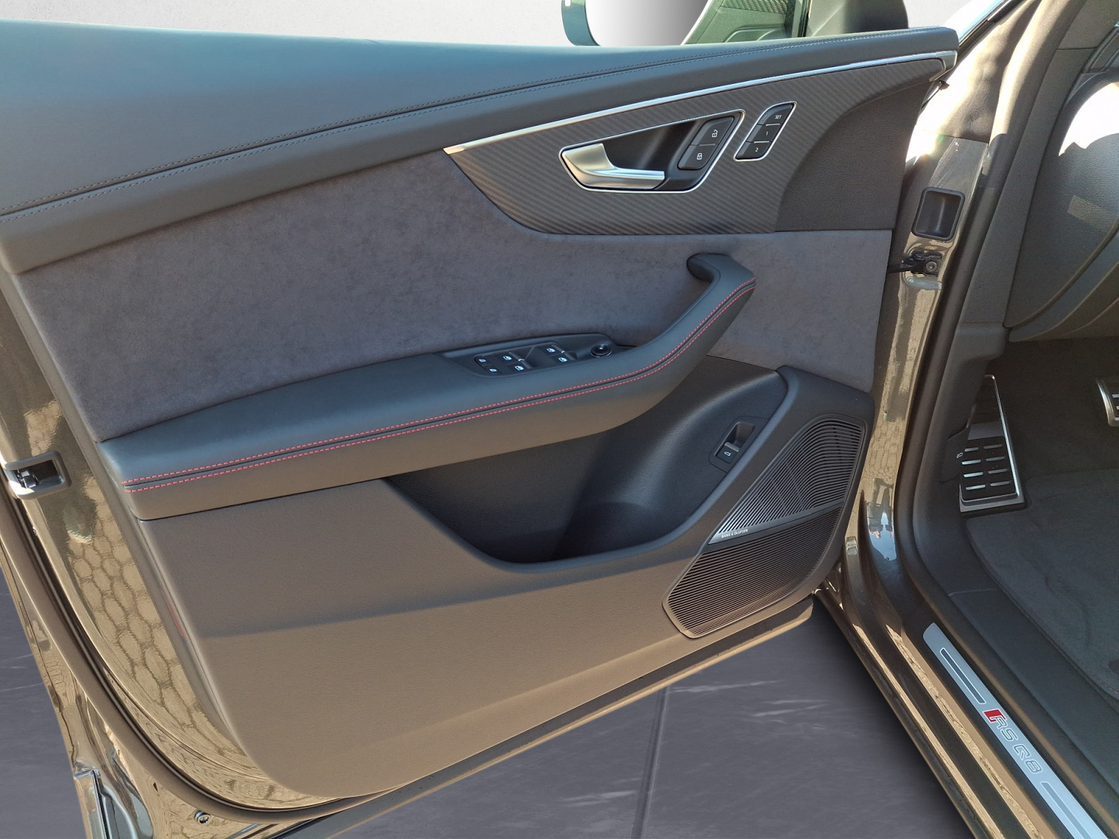 Audi - RS Q8 SUV performance  tiptro nic