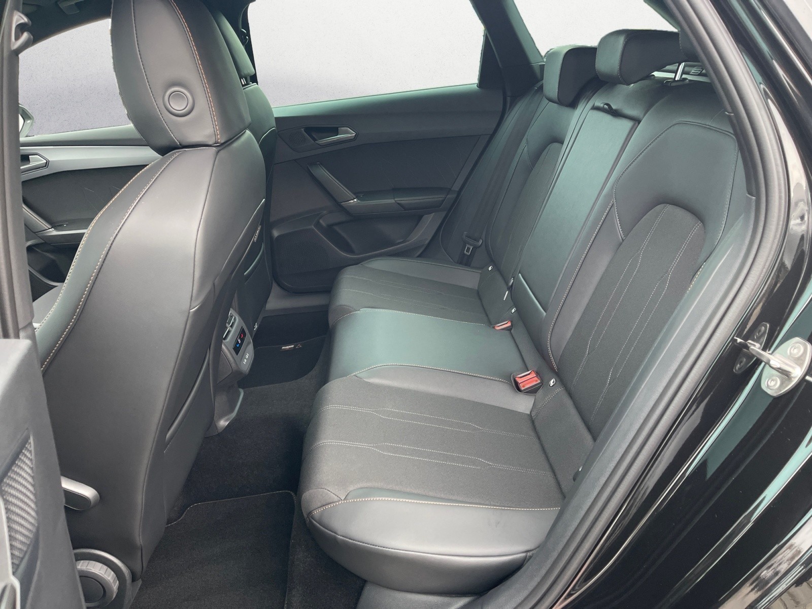 Cupra - Leon Sportstourer 2.0 TSI  7-Gang-DSG 4Drive