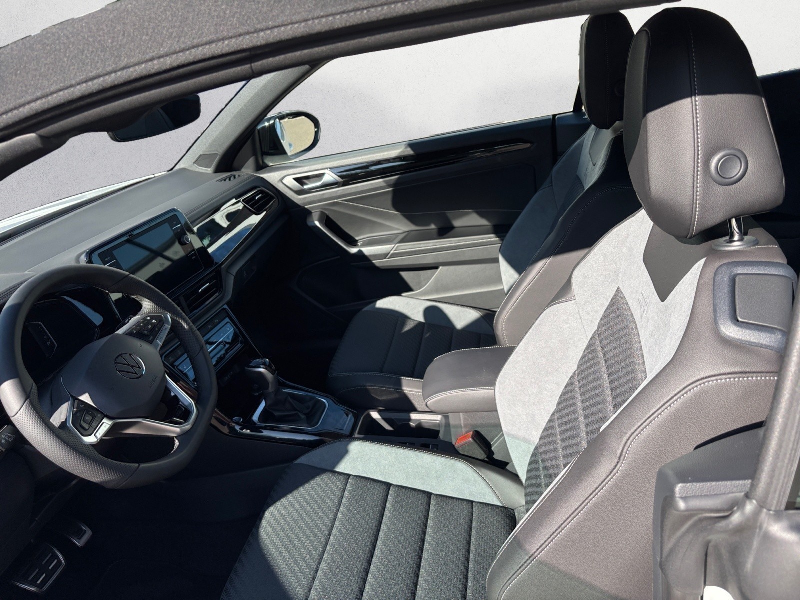 Volkswagen - T-Roc Cabriolet R-Line 1.5 l TSI OPF 7-Gang-Doppelkupplungsgetri ebe DSG