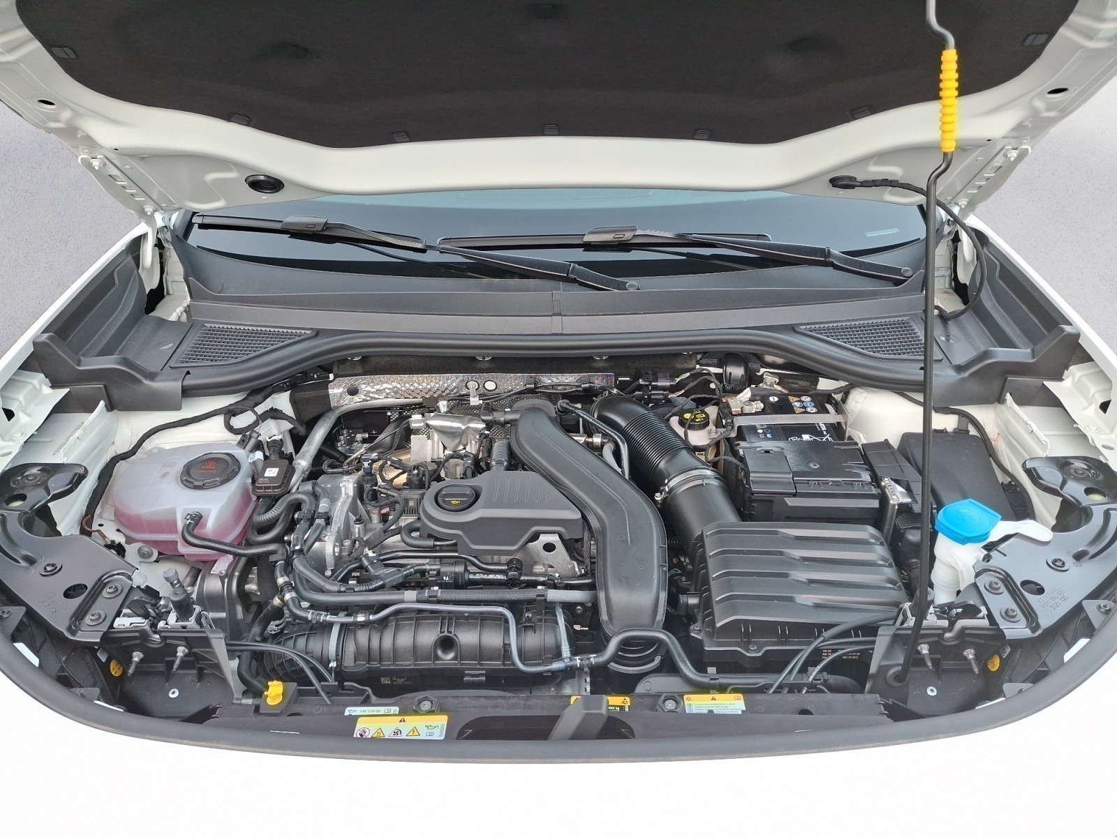 Volkswagen - T-Roc R-Line 1.5 l eTSI OPF  7-Gang-Doppelkupplungsgetriebe DSG