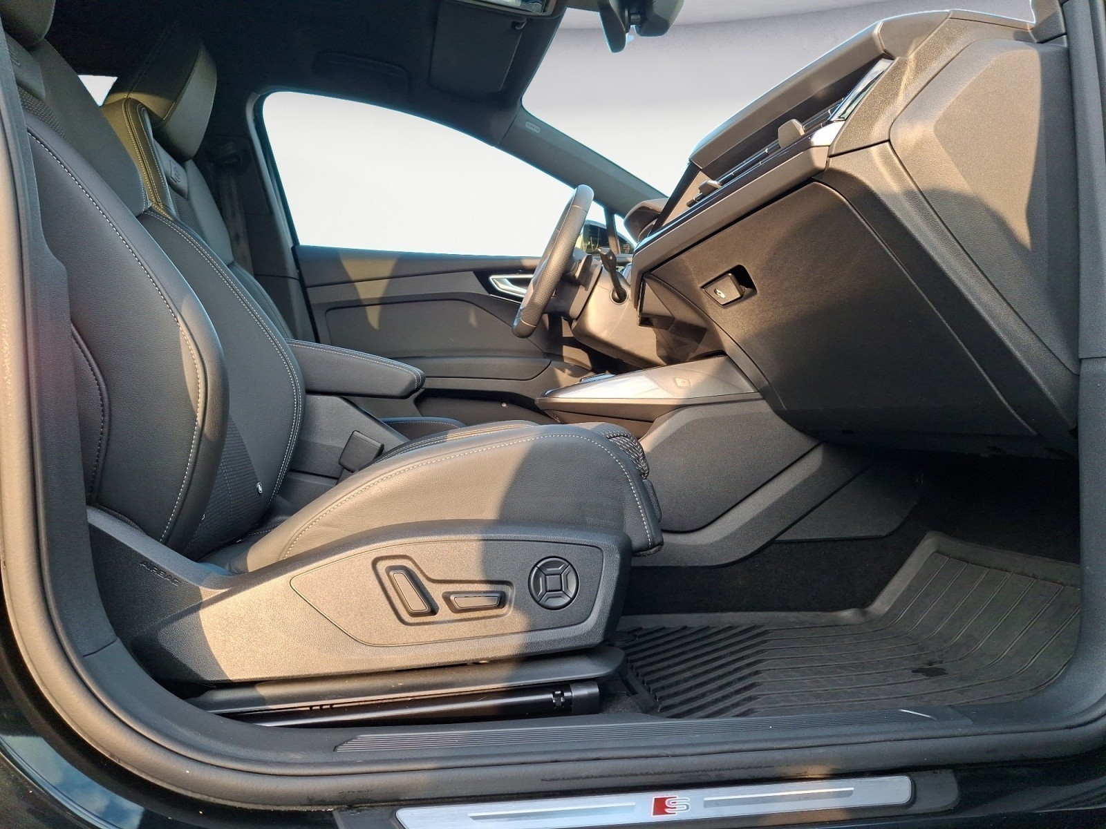 Audi - Q4 e-tron 55 quattro