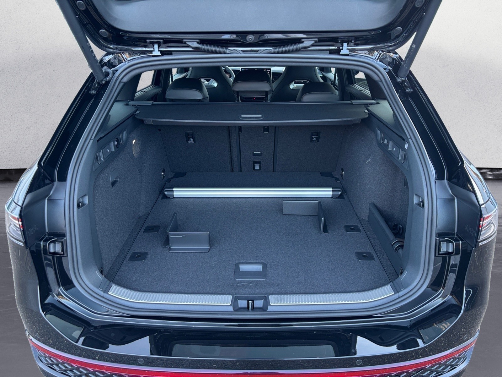 Volkswagen - Passat R-Line 2,0 l TDI SCR  7-Gang-Doppelkupplungsgetriebe DSG