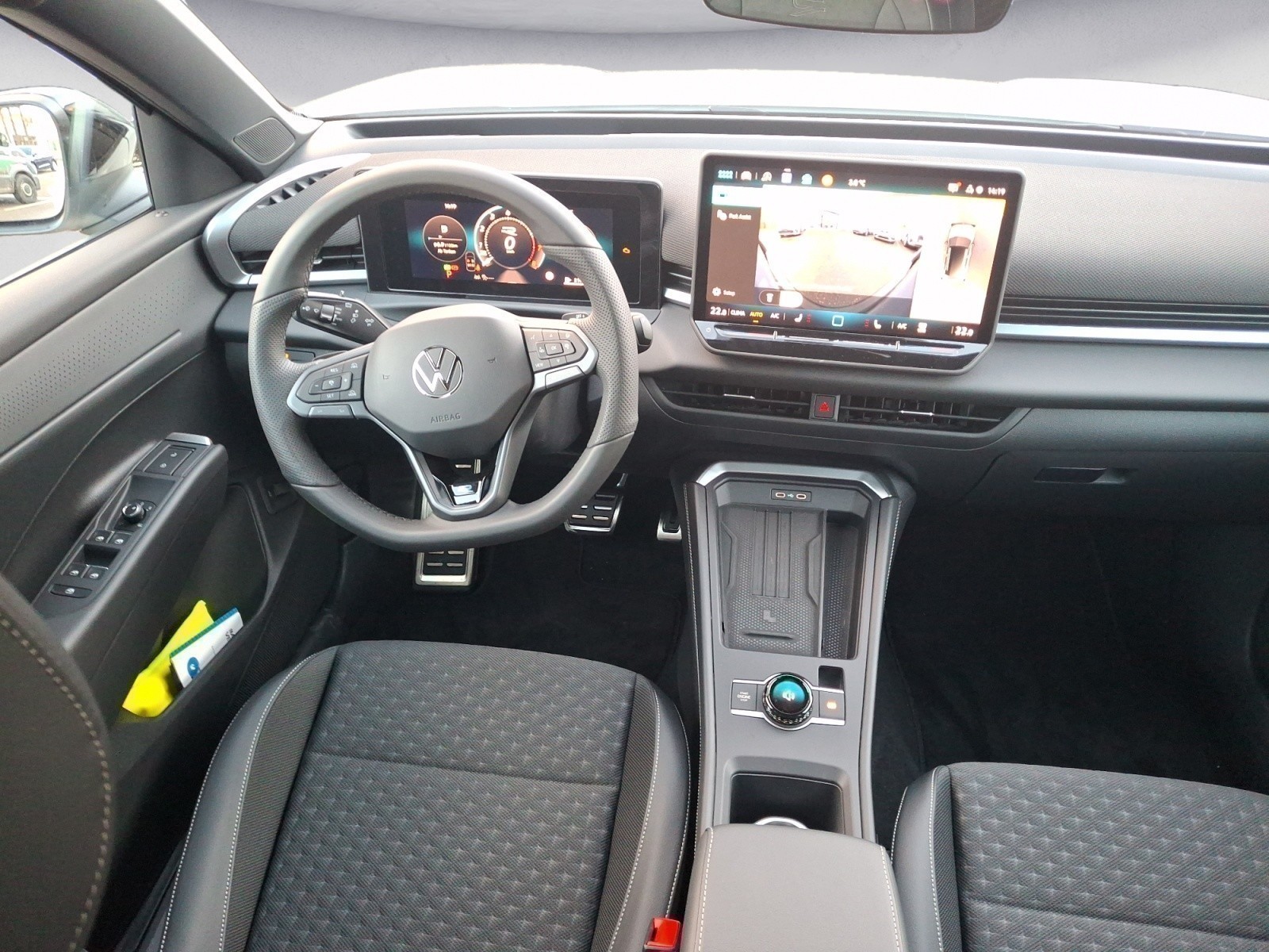 Volkswagen - T-Roc R-Line 1.5 l eTSI OPF  7-Gang-Doppelkupplungsgetriebe DSG